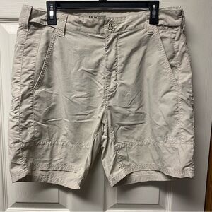 Huk Fishing Shorts Men’s size XL